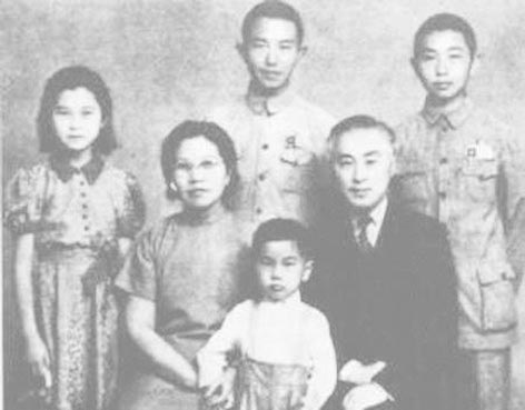 1945年，陳立夫全家攝於公館