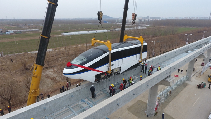 雲軌機車上樑