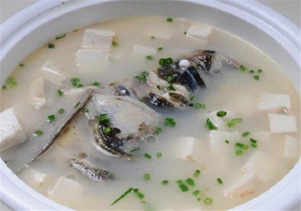 漂浮魚片湯