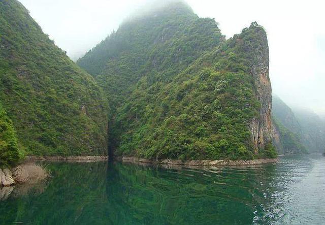 半坡自然村(羅布鄉青龍村委會下轄自然村)