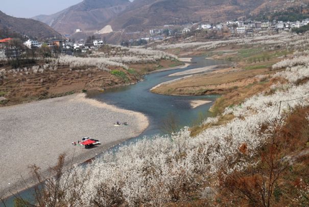 小岔河村(雲南省楚雄楚雄市紫溪鎮岔河村委會下轄村)