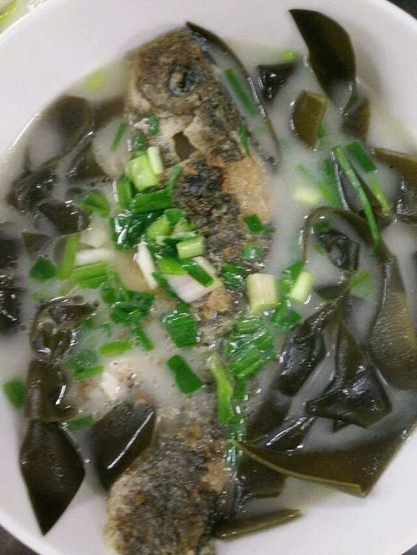 海帶煮鯽魚湯