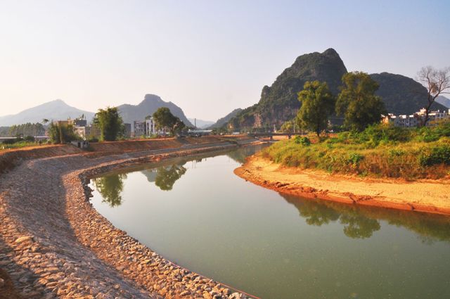 水邊河