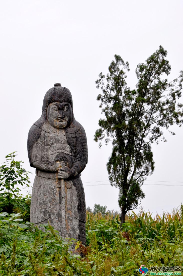 請一代帝王,沒落荒野平疇間