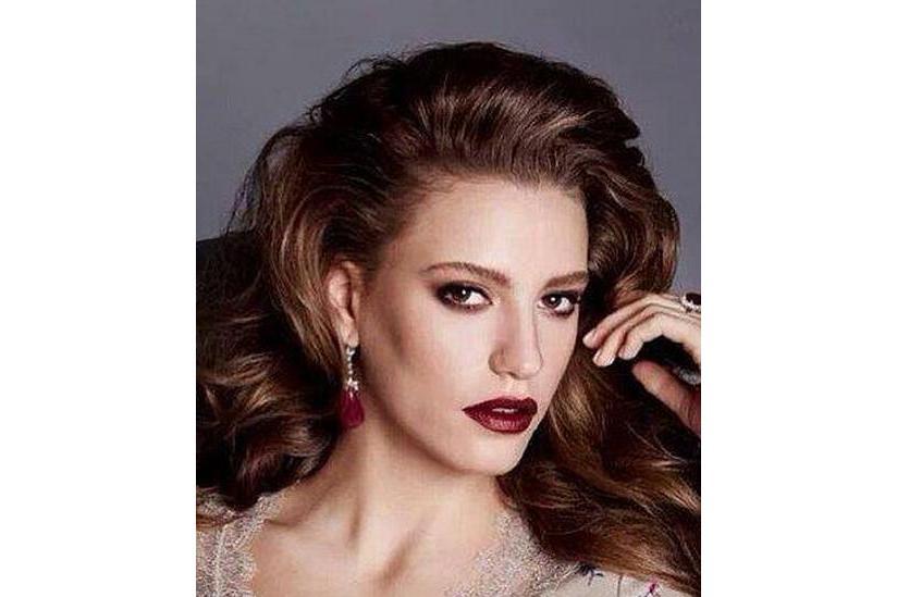 Serenay Sarikaya