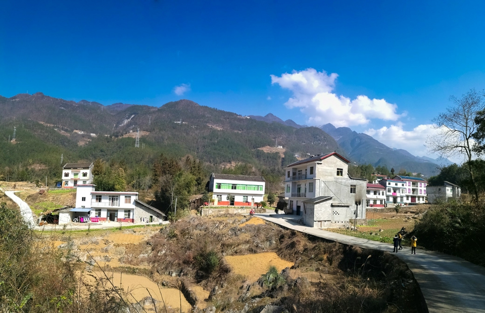 尖山村(雲南省昆明尖山村委會)