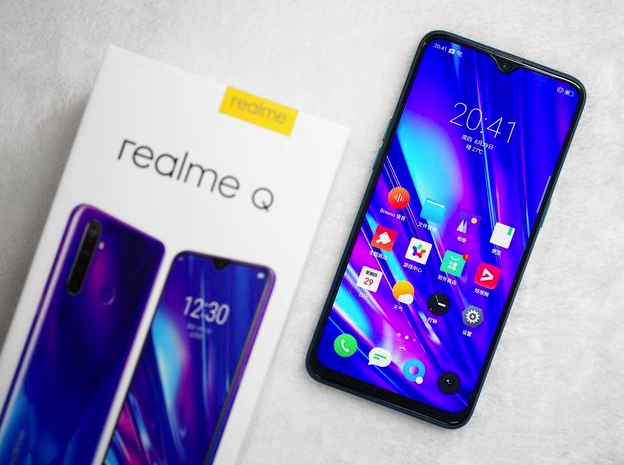 realme Q