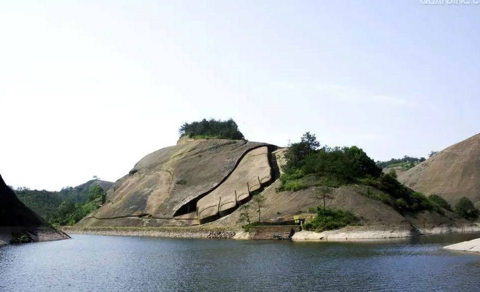 龍門曲湖