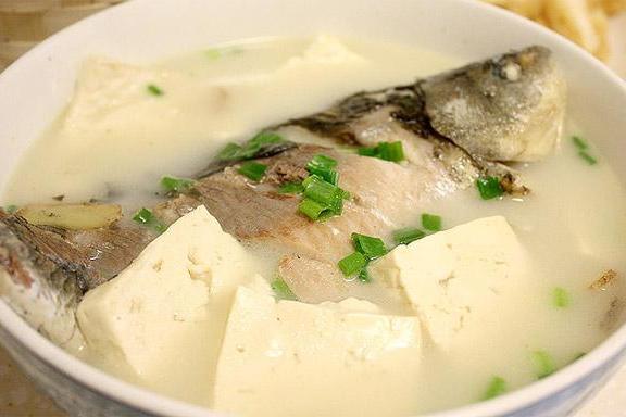 鯽魚頭豆腐湯