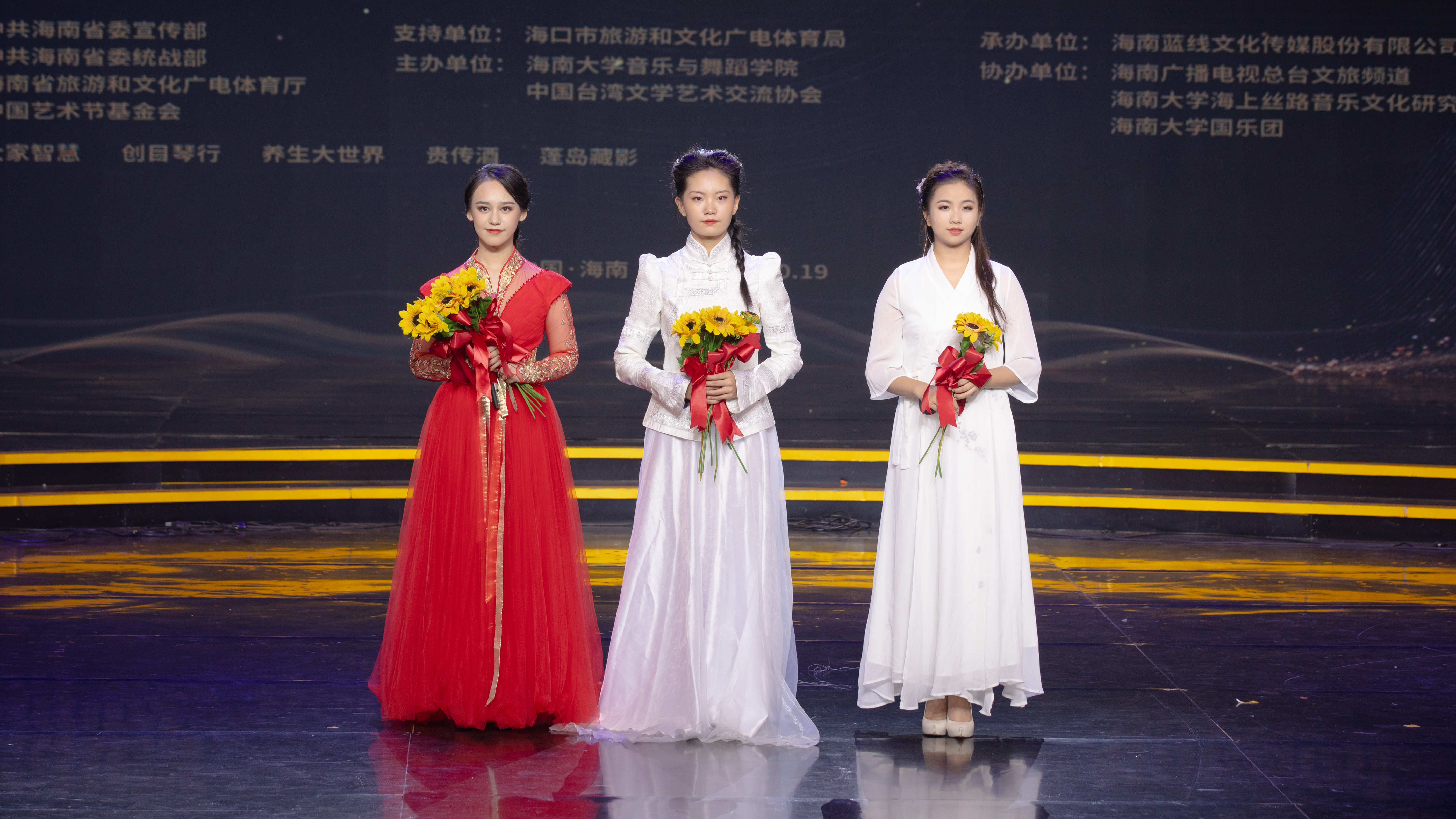 冠軍文璽公主（左）、亞軍楊柳明子（中）、季軍劉羽（右）