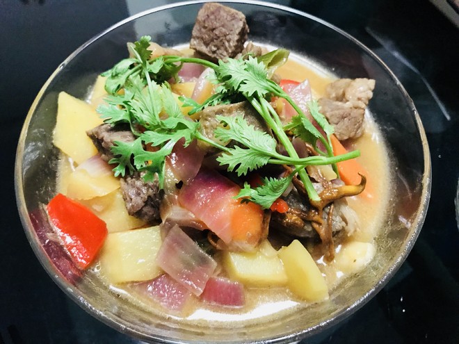 牛肉粒土豆湯