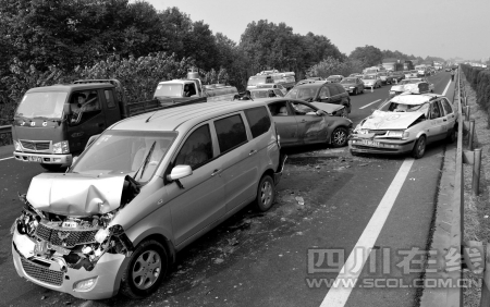 連環追尾車禍現場