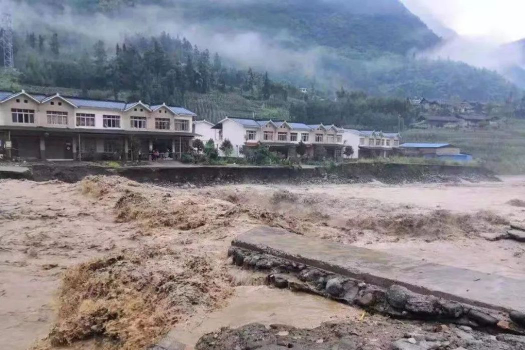 8·10雅安暴雨