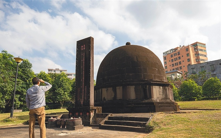 丘浚故居及墓