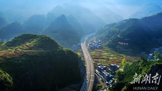 龍山—永順高速公路