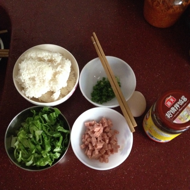 食堂紅油炒飯