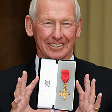 鮑勃·威爾遜榮獲大英帝國勳章