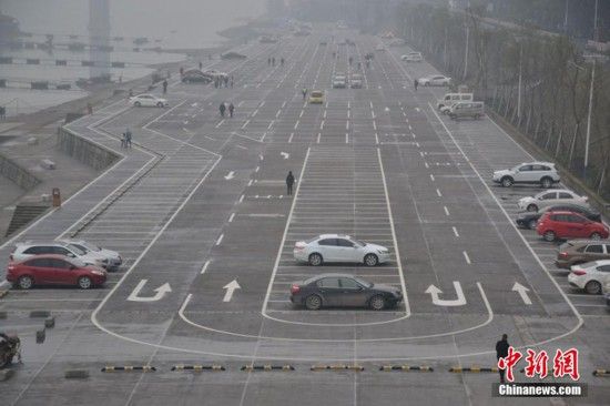 霸氣停車場