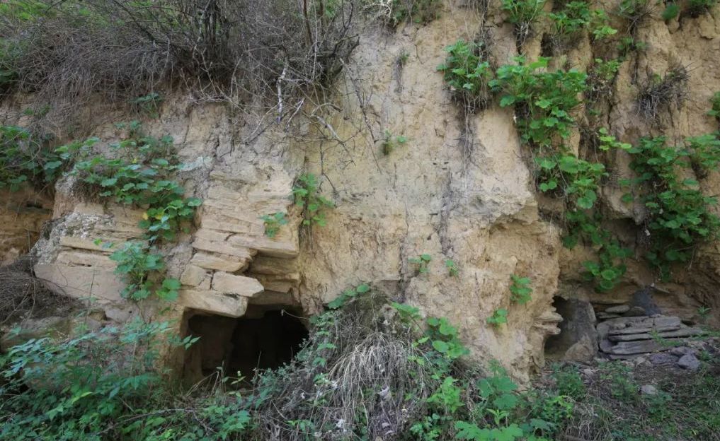 罕額依新石器時代文化遺址和漢代石棺葬墓群