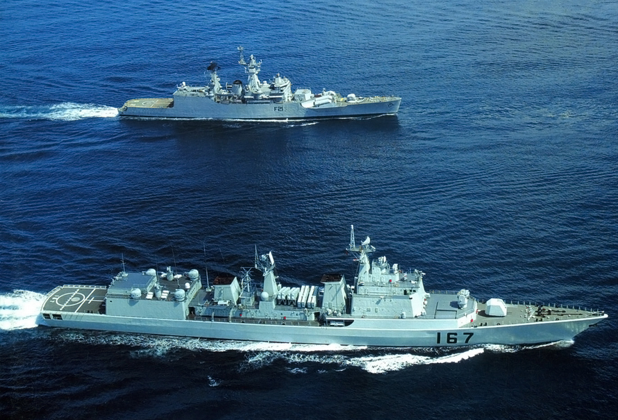 051B與印度海軍戈達瓦里級護衛艦