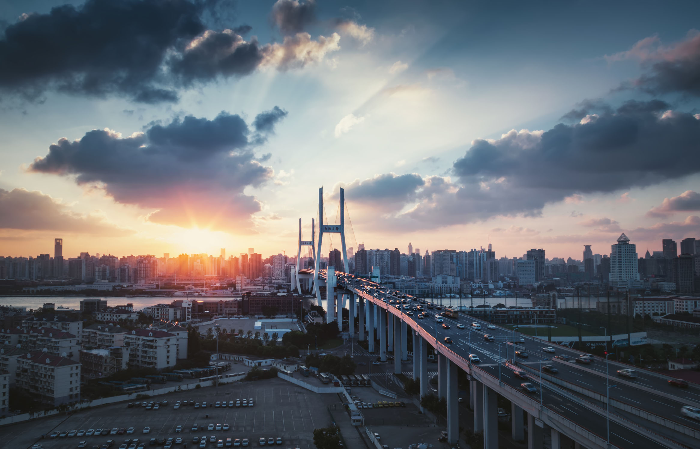 日出的南浦大橋