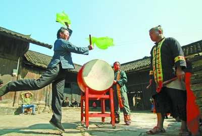 湘西苗族鼓舞