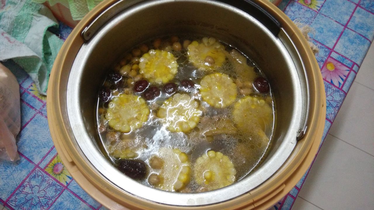 玉米蓮藕花生雞肉湯