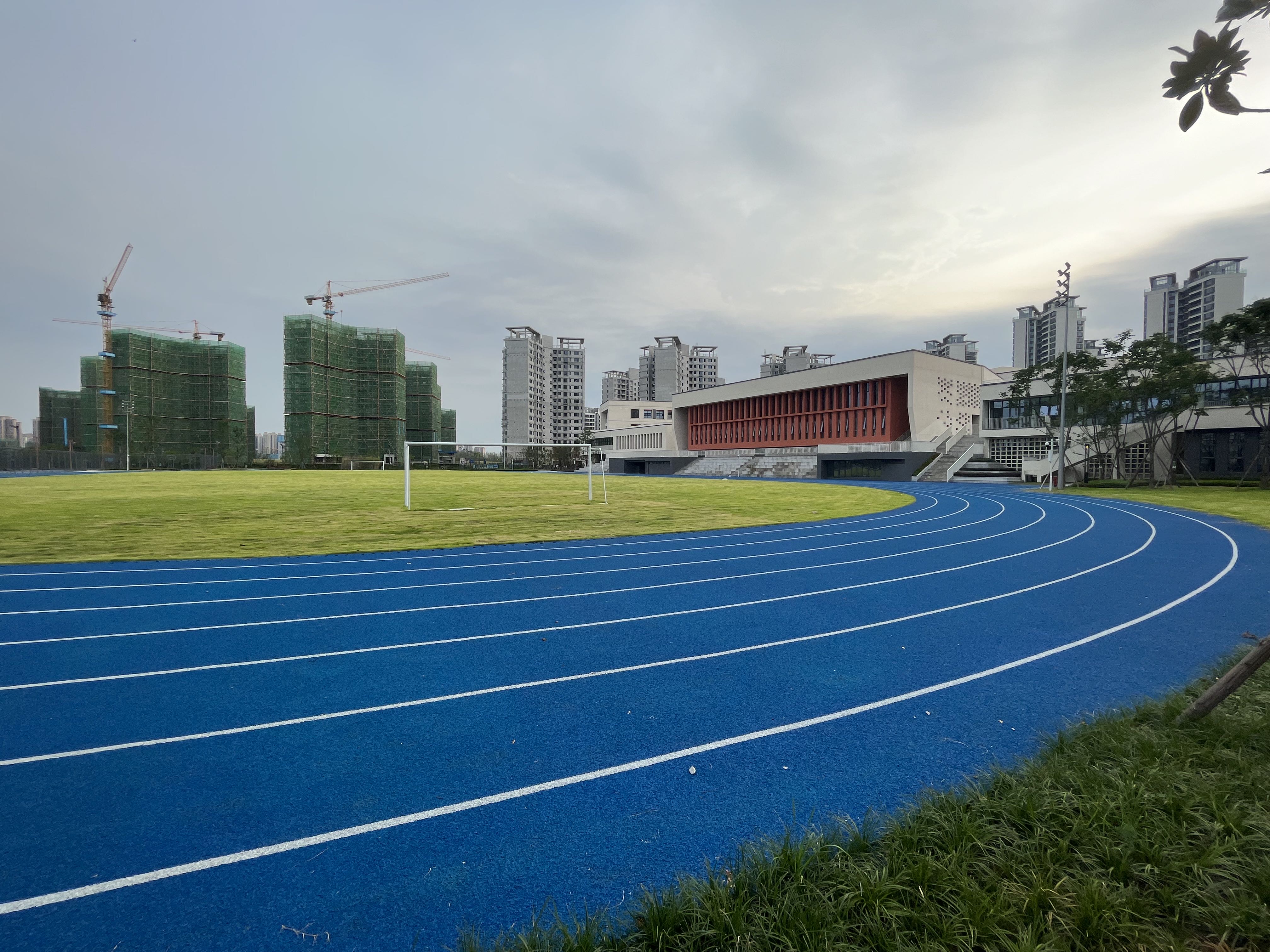 成都市龍泉驛區東安湖學校