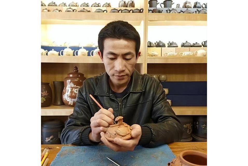 胡建國(國家高級陶瓷雕刻非遺傳承人)