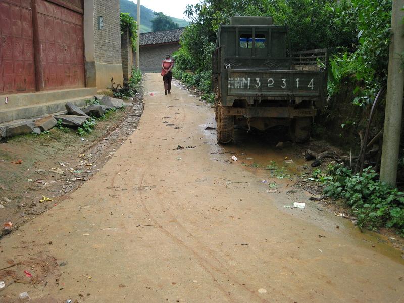 李來自然村通村道路