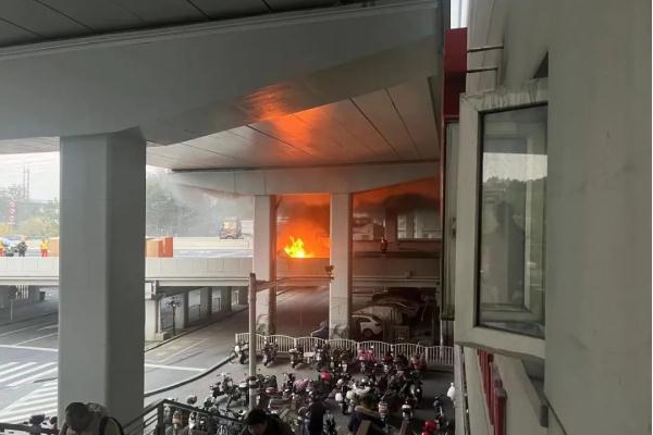 12·14上海平板貨車起火事故