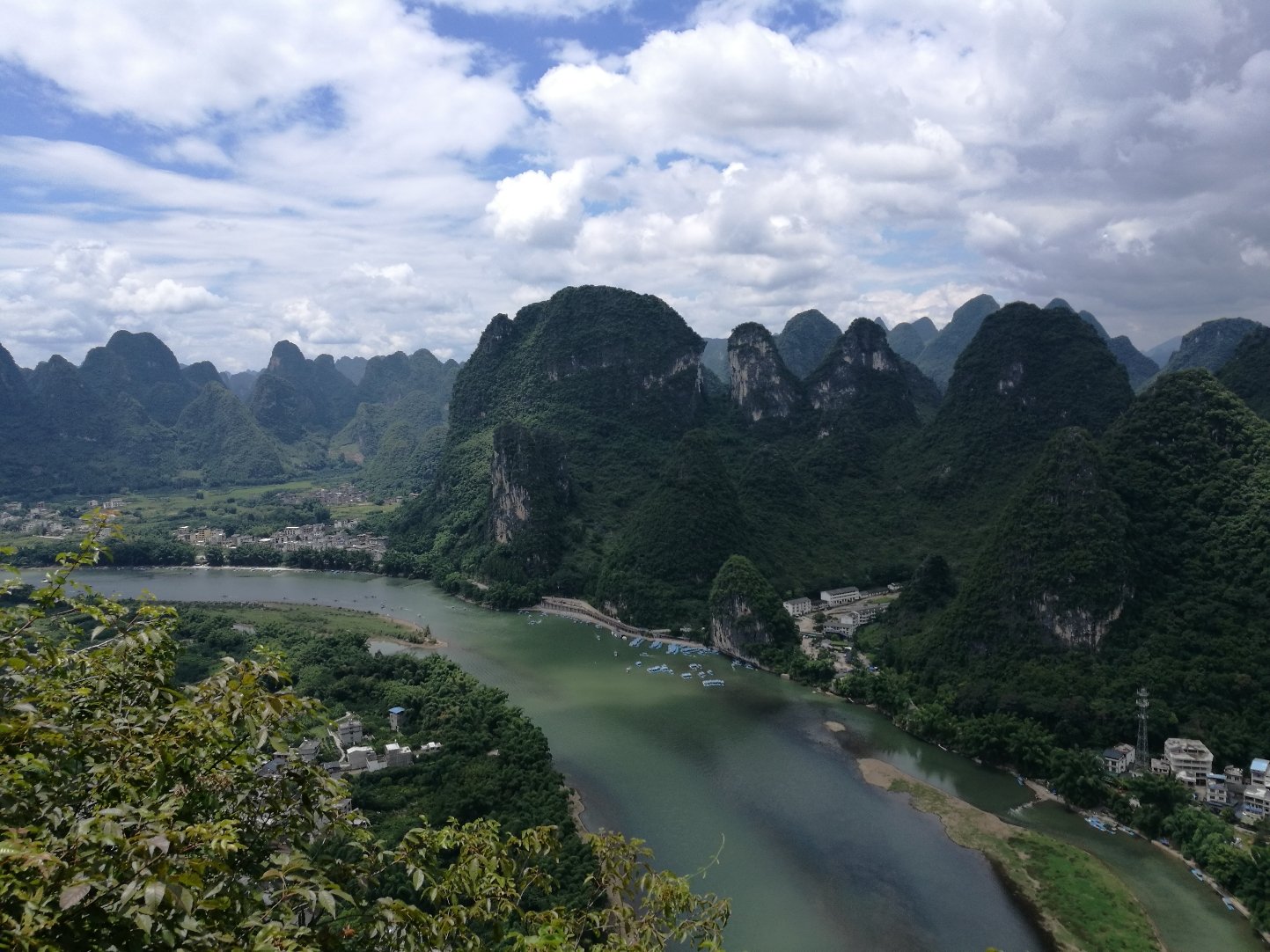 桂林九馬畫山峽谷漂流景區