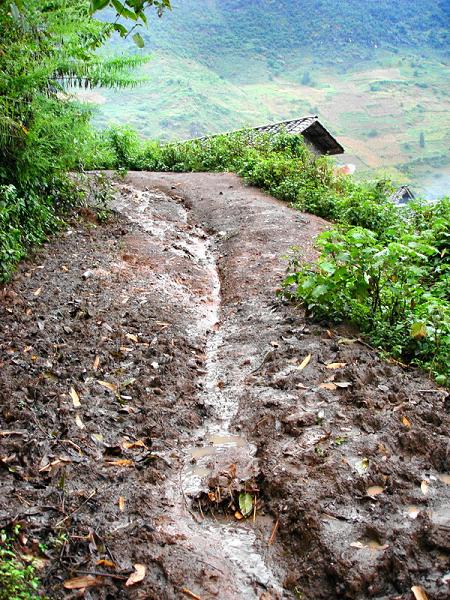 下白岩自然村通村道路