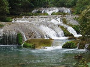 研究對象分為陸地水和海洋兩個方面