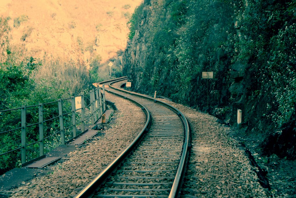 穿越雲端的鐵路