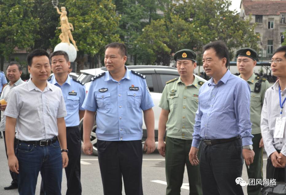 梅軍(團風縣人民政府副縣長、公安局局長)