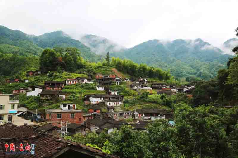 瑤里村