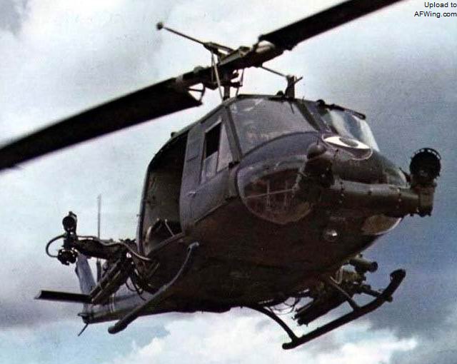 UH-1“休伊”多用途直升機