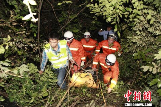 5.7重慶彭水一越野車墜崖事故