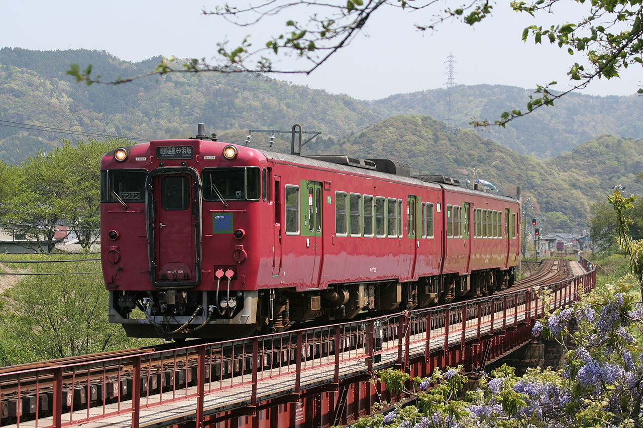 香住站~鎧站間行駛的列車