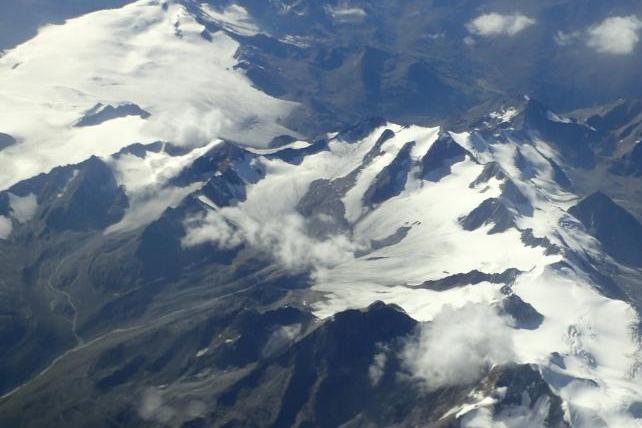 飛機照山