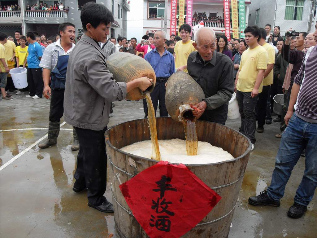 洪鎮河坊搶酒節