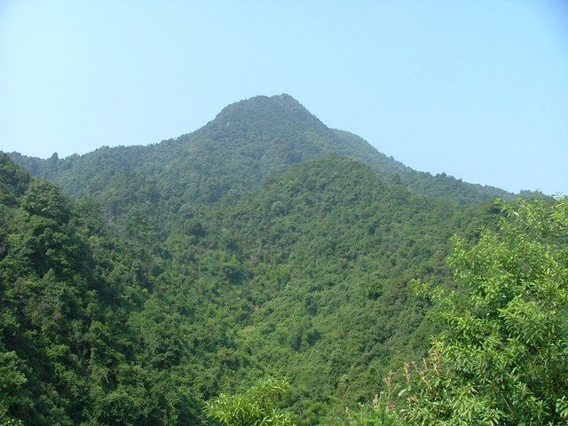 萬安東華山