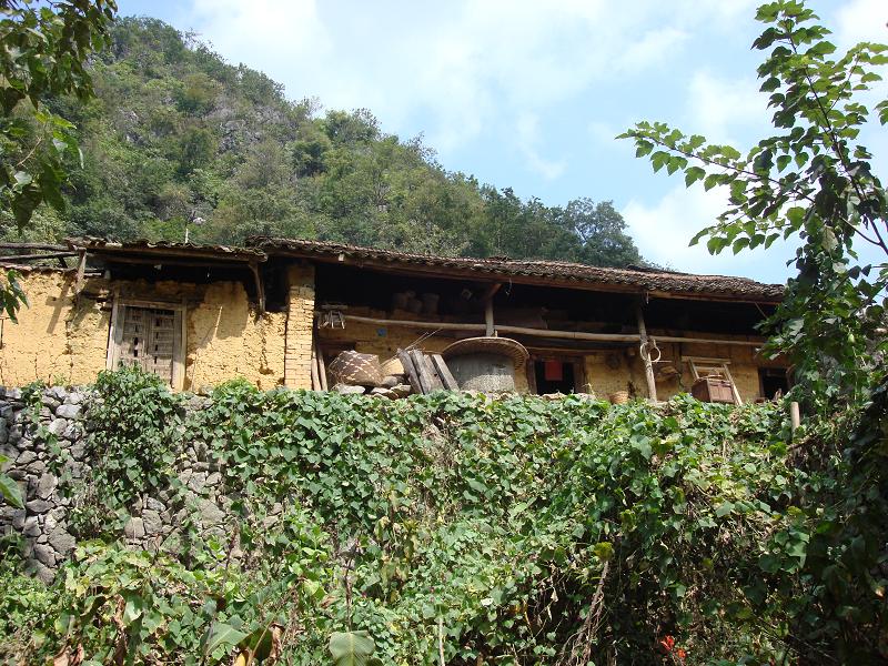 白泥塘自然村(雲南省昆明市東川區烏龍鎮白泥塘自然村)