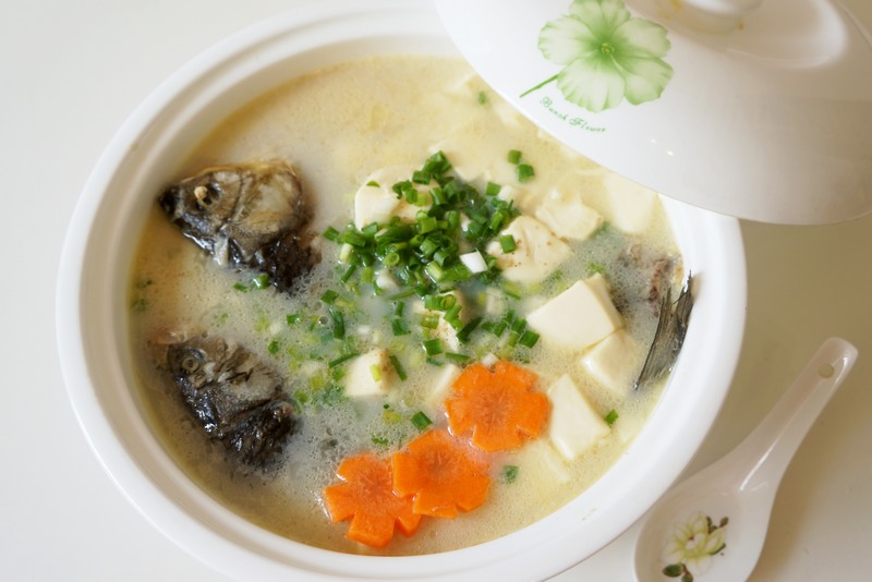 奶白鯽魚豆腐湯