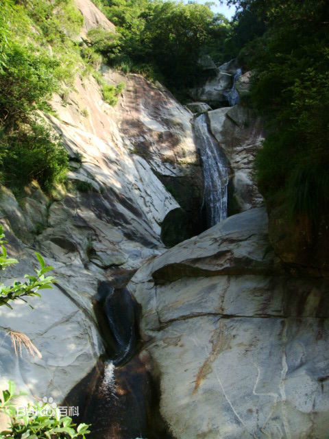 登廬山臥龍崗