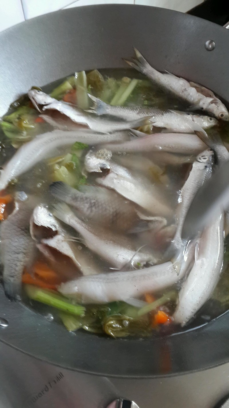 酸菜雜魚湯