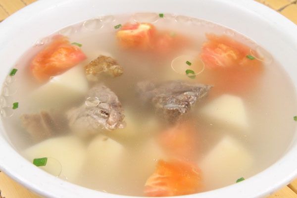 排骨土豆瘦肉湯