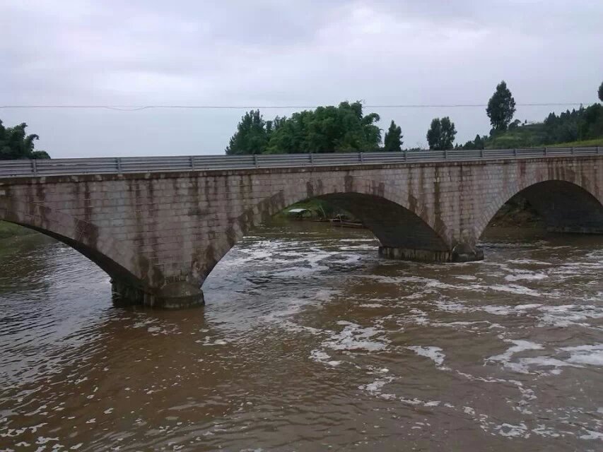 跨境大橋