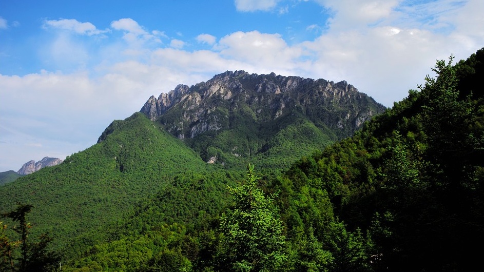 蓮花山(甘肅省康樂、臨潭、卓尼、渭源交界山地)